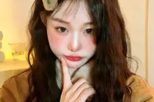 当年她因败坏印小天而走红得以嫁给大导演多年过去现状如何？