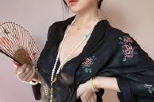 黄一鸣账号封禁仅5天人民日报出手她仅是网红乱象的冰山一角